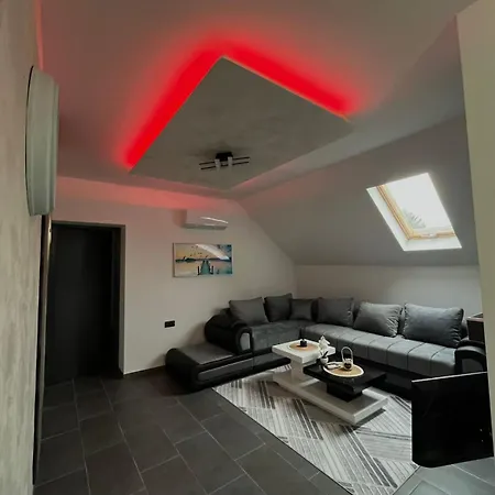 Crassula Lux Apartman